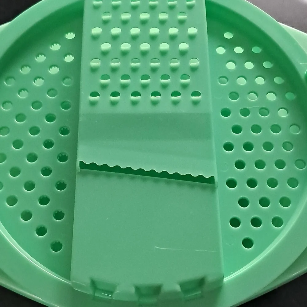 Vintage Tupperware Green Grater & Bowl Set